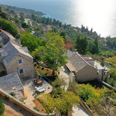 بيت للعطل Tom House