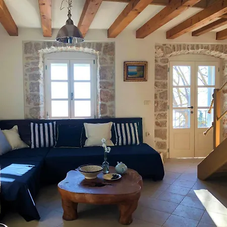 Tom House * Murvica (Brac)