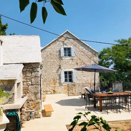 بيت للعطل Tom House *