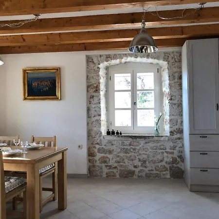 بيت للعطل Tom House