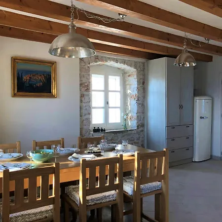 بيت للعطل Tom House