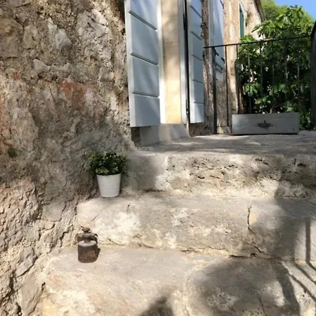 بيت للعطل Tom House